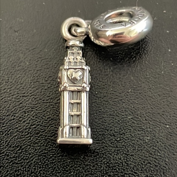 Pandora London Big Ben masks London travel charm - Picture 3 of 8